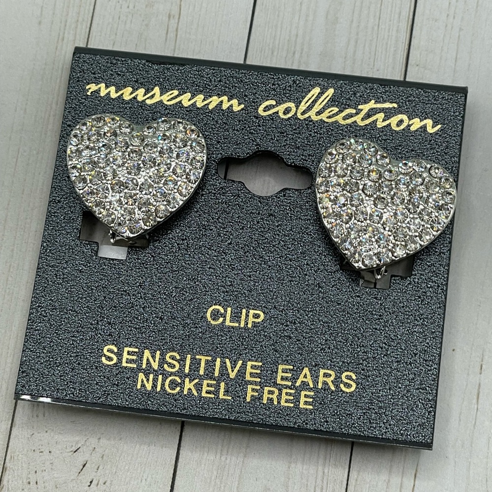 NWT Museum Collection Silvertone/Crystal Heart Clip Earrings